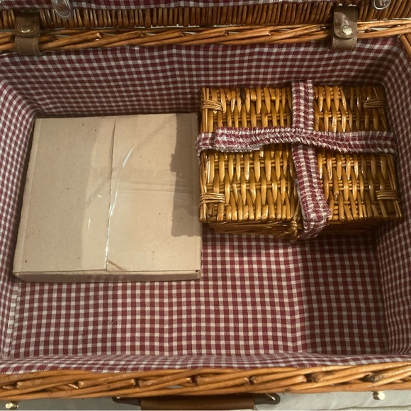 Pier 1 Imports Wicker Picnic Basket - Picture 5 of 8
